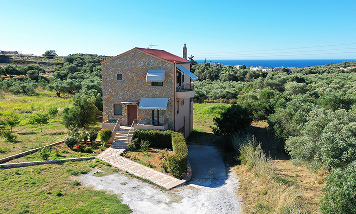 DETACHED HOUSE WITH VIEWS NEAR THE CITY