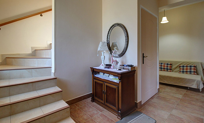 DETACHED HOUSE WITH VIEWS NEAR THE CITY