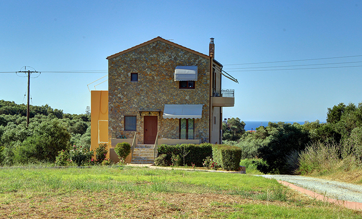 DETACHED HOUSE WITH VIEWS NEAR THE CITY