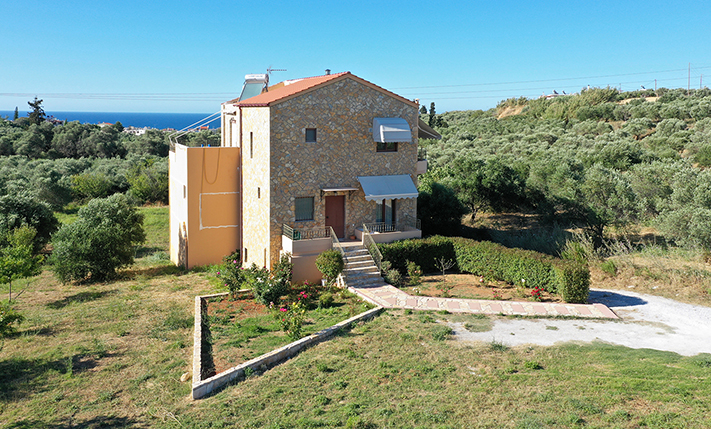 DETACHED HOUSE WITH VIEWS NEAR THE CITY