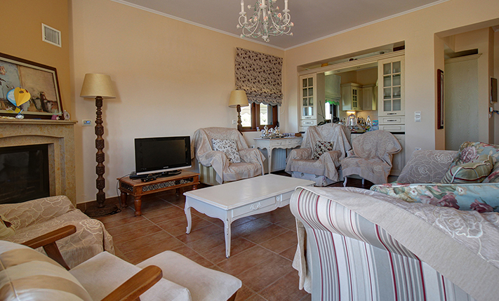 DETACHED HOUSE WITH VIEWS NEAR THE CITY