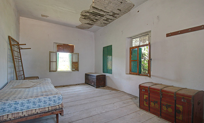 WITH GARDEN POTENTIAL & A SECLUDED COURTYARD