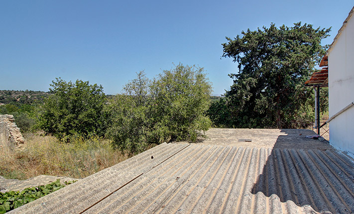 WITH GARDEN POTENTIAL & A SECLUDED COURTYARD