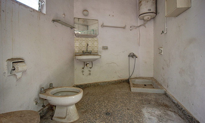 WITH GARDEN POTENTIAL & A SECLUDED COURTYARD