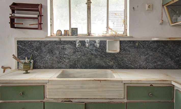 WITH GARDEN POTENTIAL & A SECLUDED COURTYARD