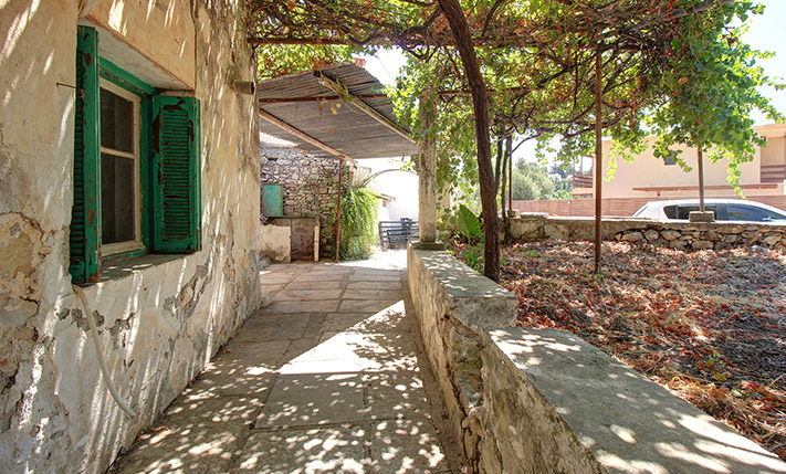 WITH GARDEN POTENTIAL & A SECLUDED COURTYARD