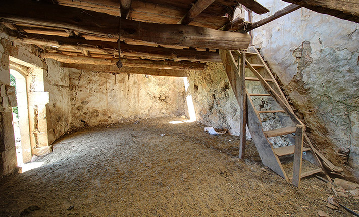 COMPLEX OF HOUSES FOR RESTORATION