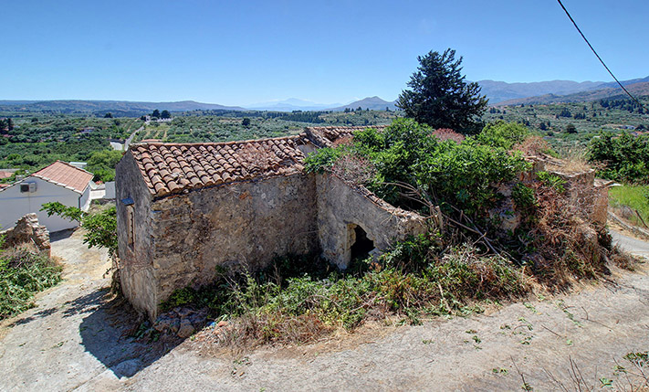 COMPLEX OF HOUSES FOR RESTORATION