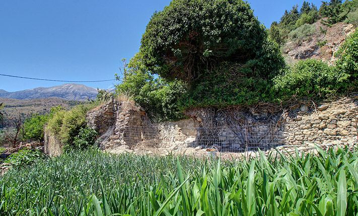 COMPLEX OF HOUSES FOR RESTORATION