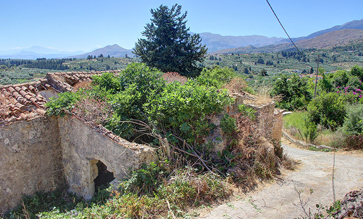 COMPLEX OF HOUSES FOR RESTORATION