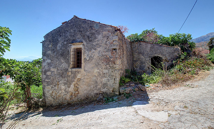 COMPLEX OF HOUSES FOR RESTORATION