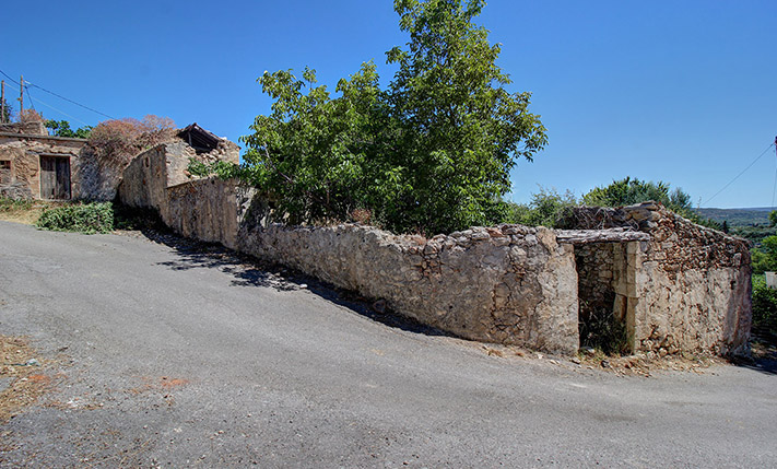 COMPLEX OF HOUSES FOR RESTORATION