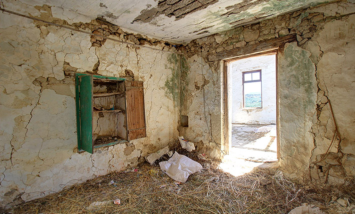 COMPLEX OF HOUSES FOR RESTORATION