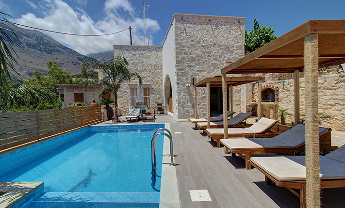 VENETIAN HOUSE WITH IMPRESSIVE DOMES & ARCHES