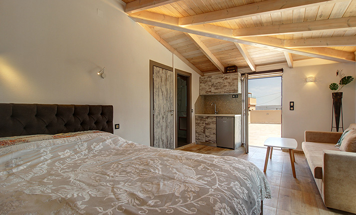 VENETIAN HOUSE WITH IMPRESSIVE DOMES & ARCHES