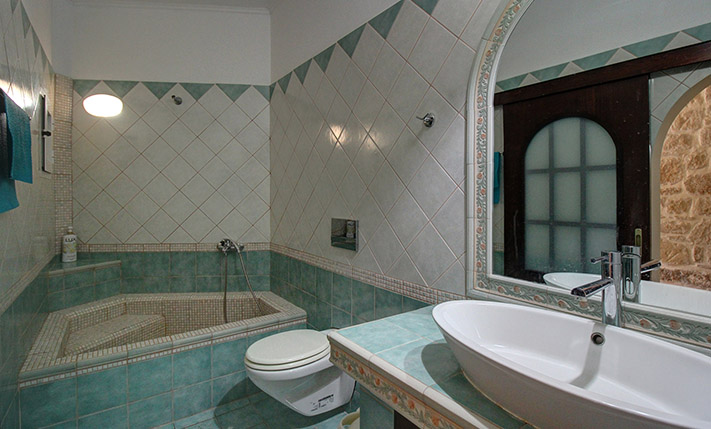 BUILDING OF 2 UNITS FOR IMMEDIATE TOURIST USE