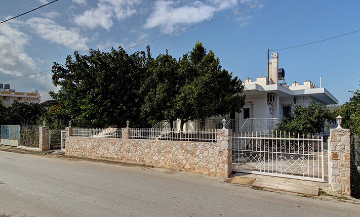 POTENTIAL TO EASILY SPLIT TO 4 INDEPENDENT APTS