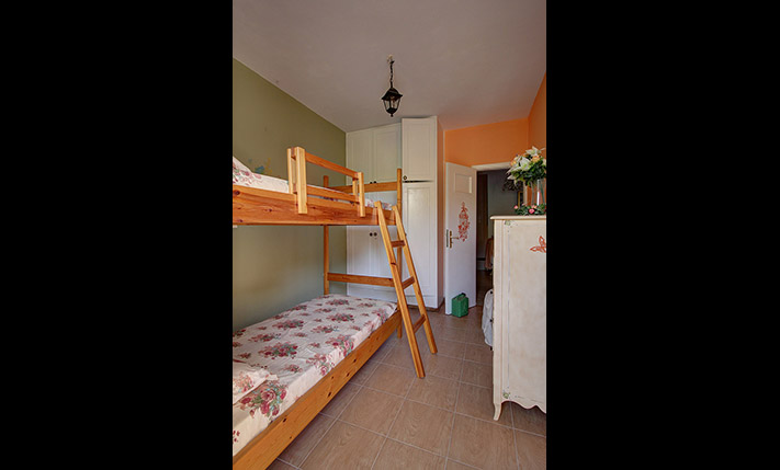 POTENTIAL TO EASILY SPLIT TO 4 INDEPENDENT APTS