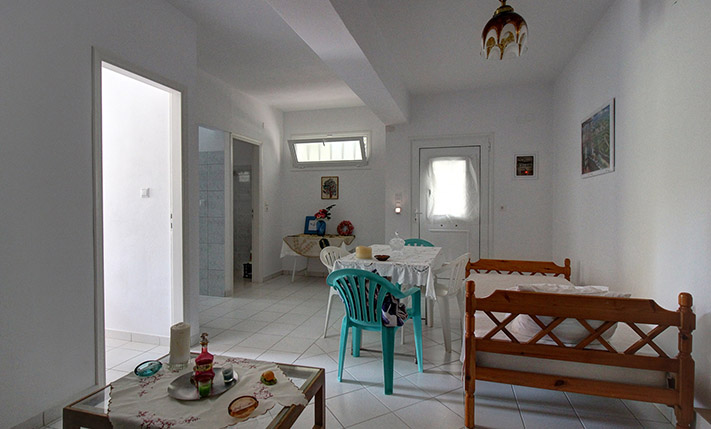 POTENTIAL TO EASILY SPLIT TO 4 INDEPENDENT APTS