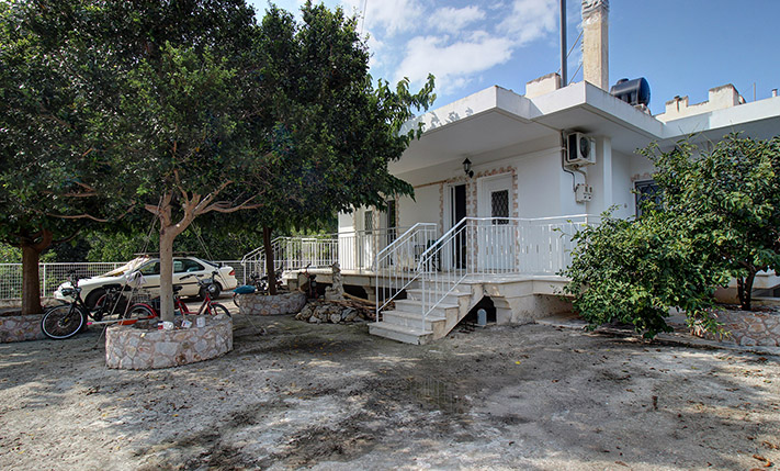 POTENTIAL TO EASILY SPLIT TO 4 INDEPENDENT APTS