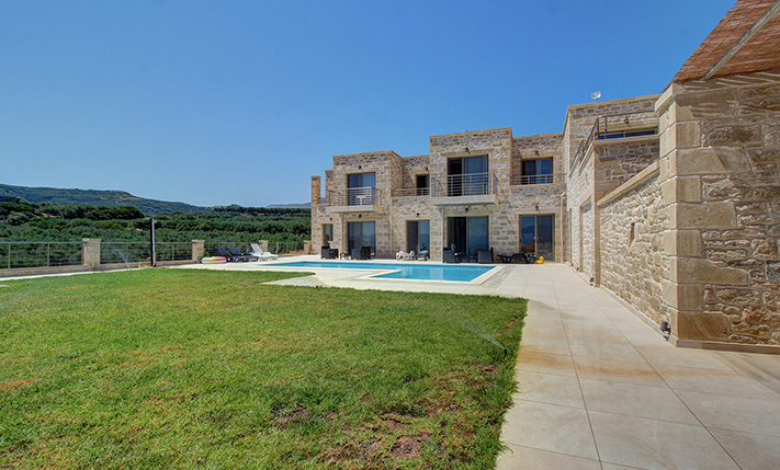 3 MAISONETTES WITH A POOL, GARDEN & SEA VIEWS