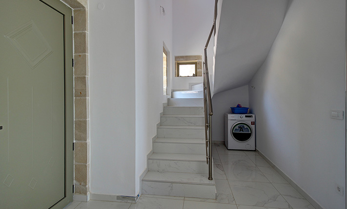 3 MAISONETTES WITH A POOL, GARDEN & SEA VIEWS