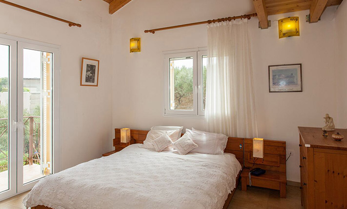 DETACHED HOUSE IN THE CENTRE OF PLATANIAS