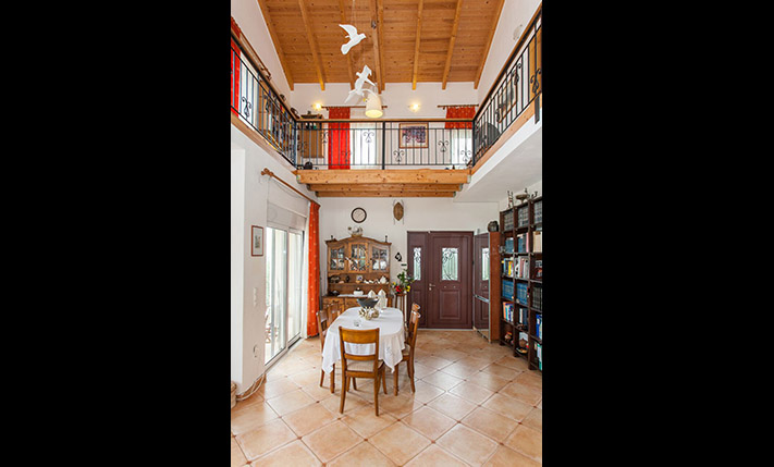 DETACHED HOUSE IN THE CENTRE OF PLATANIAS