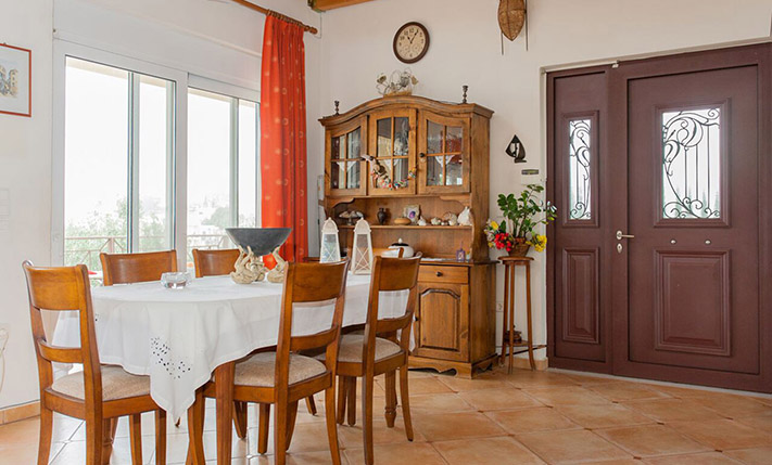 DETACHED HOUSE IN THE CENTRE OF PLATANIAS