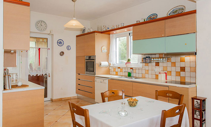 DETACHED HOUSE IN THE CENTRE OF PLATANIAS