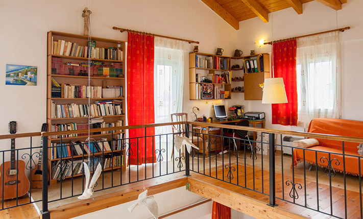 DETACHED HOUSE IN THE CENTRE OF PLATANIAS