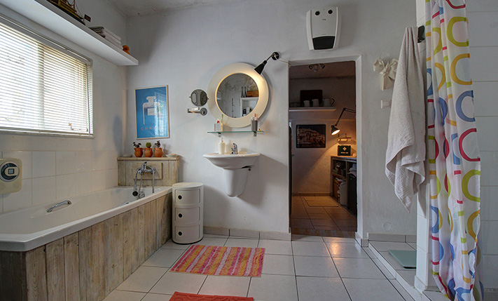 ARTIST'S HOUSE WITH A STRONG CHARACTER