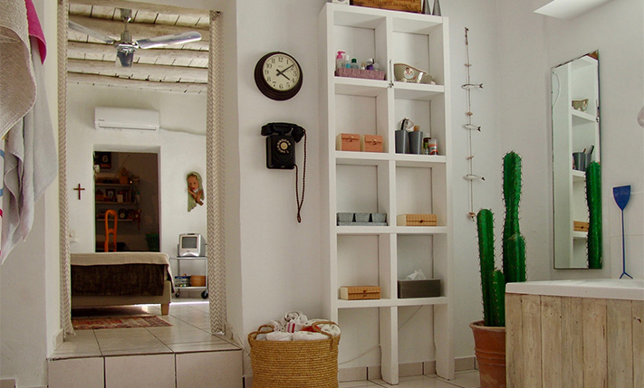 ARTIST'S HOUSE WITH A STRONG CHARACTER