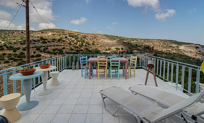 ARTIST'S HOUSE WITH A STRONG CHARACTER