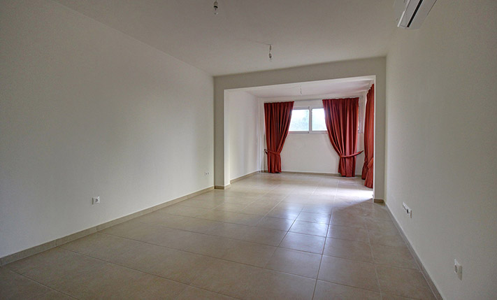 FUNCTIONAL WITH THE OPTION TO SPLIT INTO 2 APTS