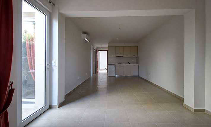 FUNCTIONAL WITH THE OPTION TO SPLIT INTO 2 APTS