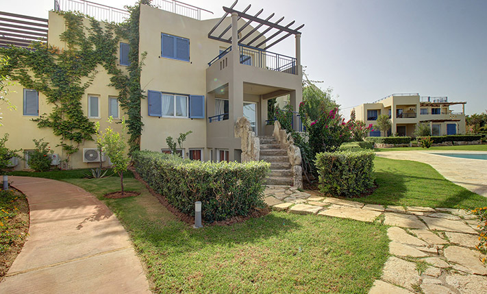 FUNCTIONAL WITH THE OPTION TO SPLIT INTO 2 APTS