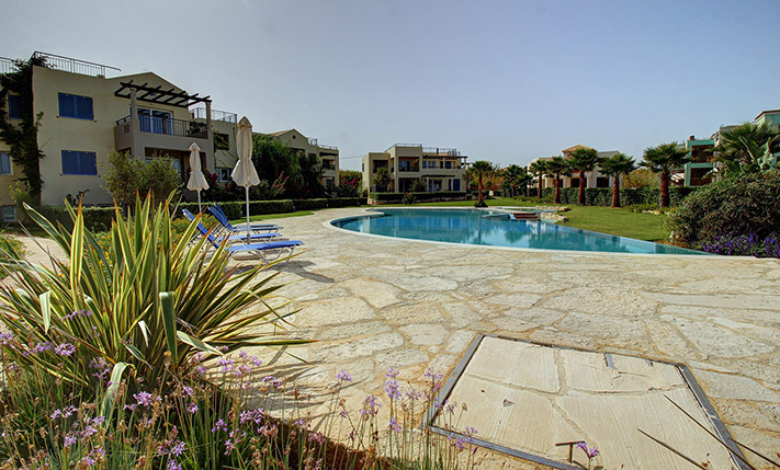 FUNCTIONAL WITH THE OPTION TO SPLIT INTO 2 APTS