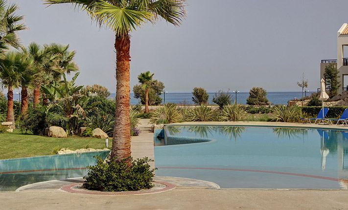 FUNCTIONAL WITH THE OPTION TO SPLIT INTO 2 APTS