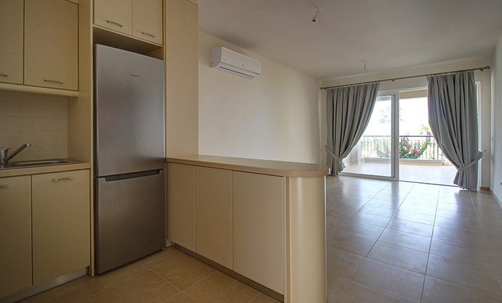 FUNCTIONAL WITH THE OPTION TO SPLIT INTO 2 APTS