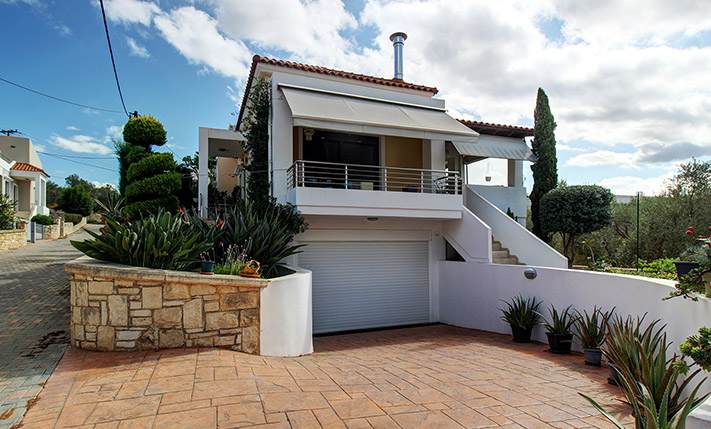 LARGE DETACHED HOUSE 10' FROM THE CITY CENTRE