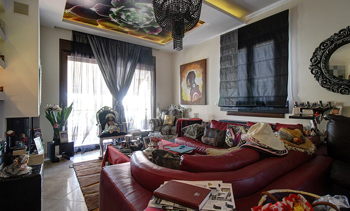 LARGE DETACHED HOUSE 10' FROM THE CITY CENTRE