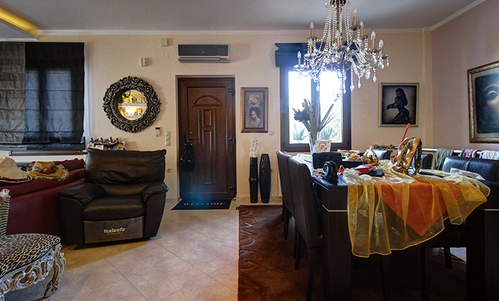 LARGE DETACHED HOUSE 10' FROM THE CITY CENTRE