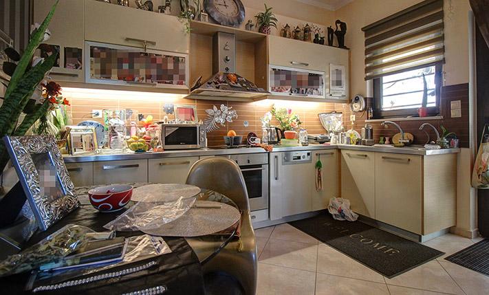 LARGE DETACHED HOUSE 10' FROM THE CITY CENTRE