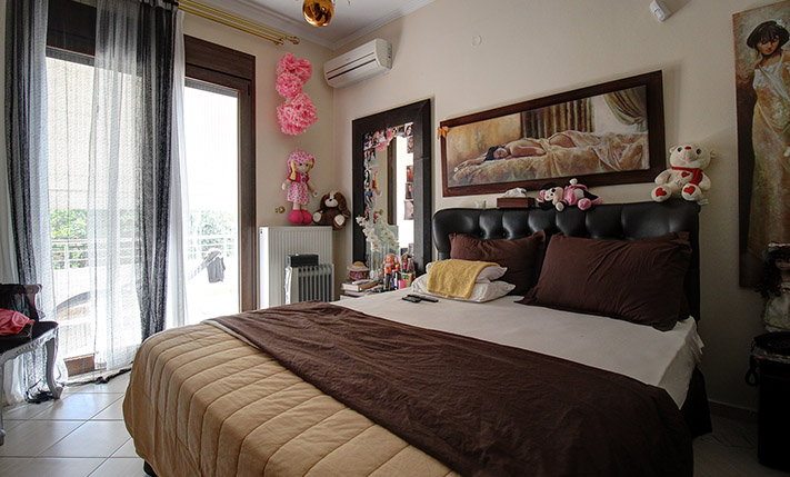 LARGE DETACHED HOUSE 10' FROM THE CITY CENTRE