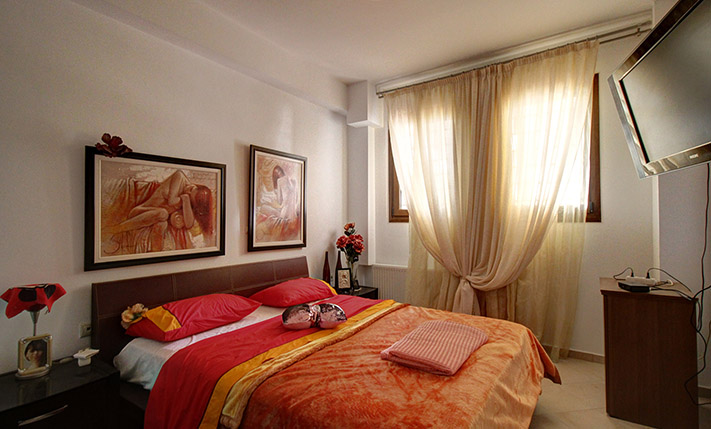 LARGE DETACHED HOUSE 10' FROM THE CITY CENTRE