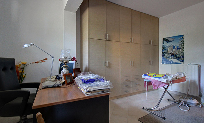 LARGE DETACHED HOUSE 10' FROM THE CITY CENTRE