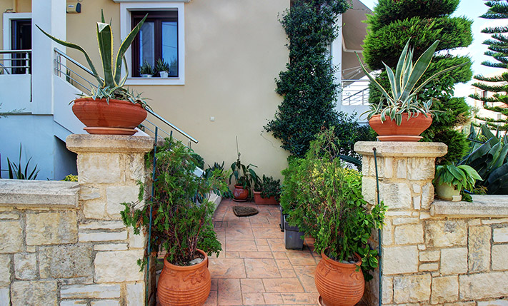 LARGE DETACHED HOUSE 10' FROM THE CITY CENTRE