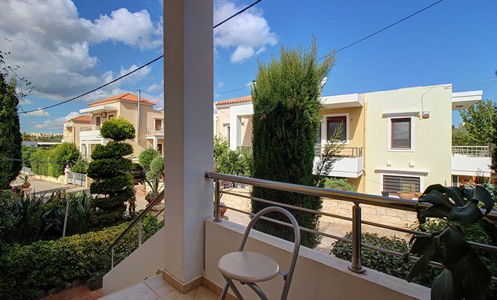 LARGE DETACHED HOUSE 10' FROM THE CITY CENTRE