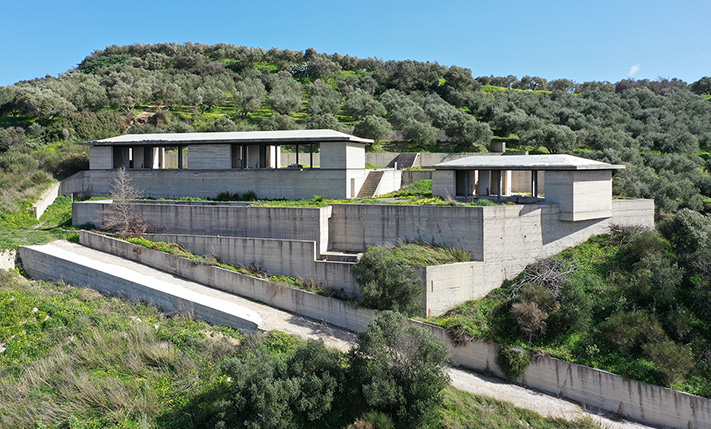 CONTEMPORARY BUILDING IN STUNNING LOCATION